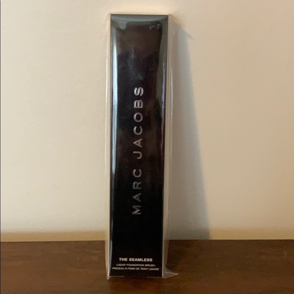 Marc Jacobs -The Seamless Liquid Foundation Brush